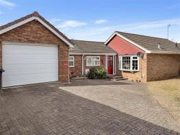52, Silverdale Grove, Rushden NN10 6UG