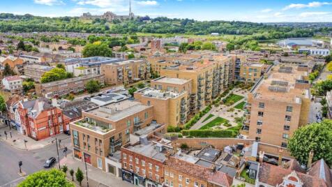 Purser Court, Smithfield Square, Hornsey, N8