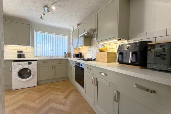 3 bed Semi-Detached for sale Image 6