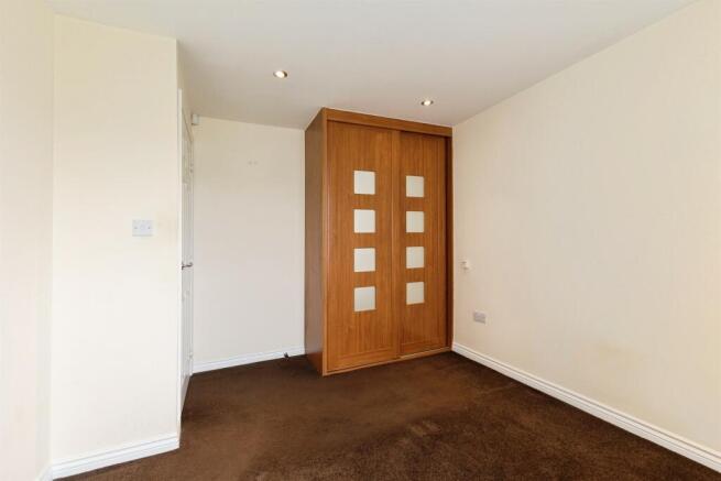 2 bed Ground Flat for sale Image 9