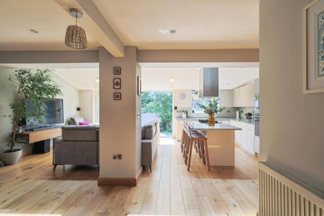 4 bed Detached for sale Image 7