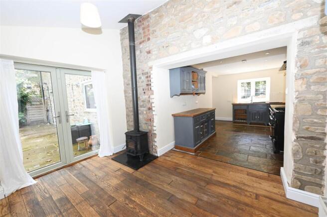 5 bed Detached for sale Image 5