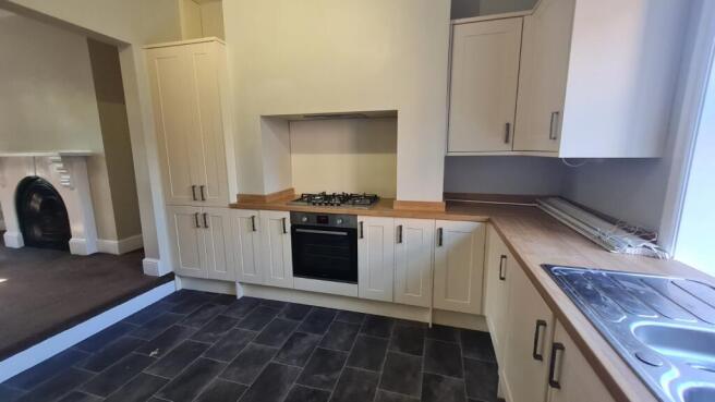 4 bed Terraced to rent Image 2