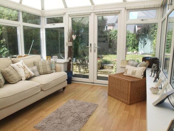 20 Worcester Road - Conservatory 1.jpg