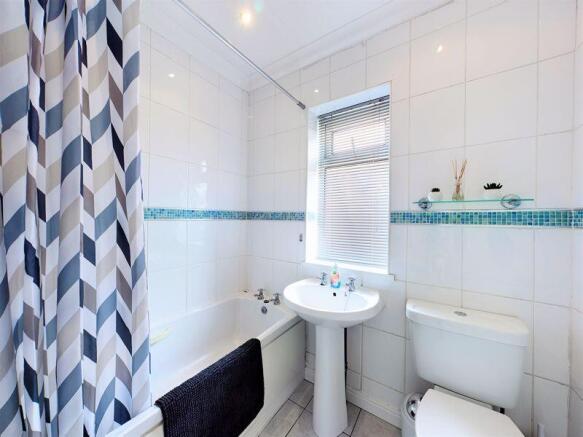 3 bed Semi-Detached to rent Image 5
