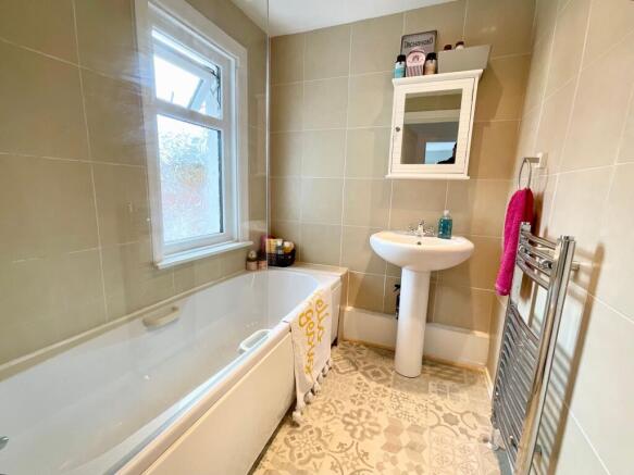 2 bed Flat for sale Image 8