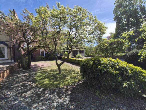 Front garden 2.jpg