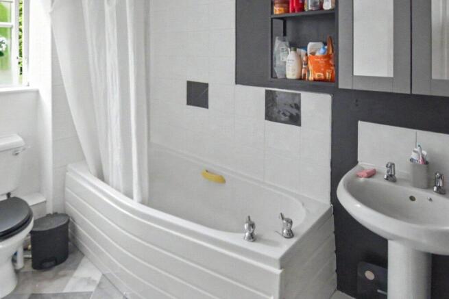 2 bed Apartment for sale Image 8