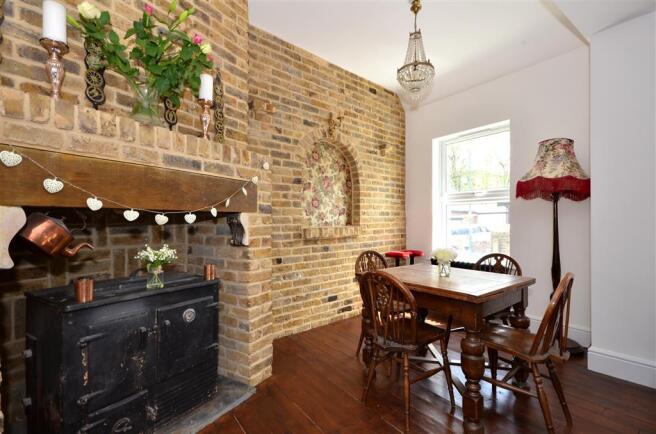 Lounge/Dining Area