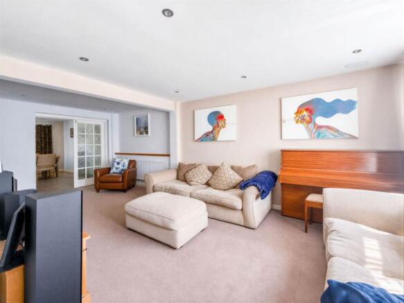 LOUNGE (2)