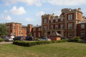 Flat 60, Victoria Court, Royal Earlswood Park, Redhill RH1 6TF