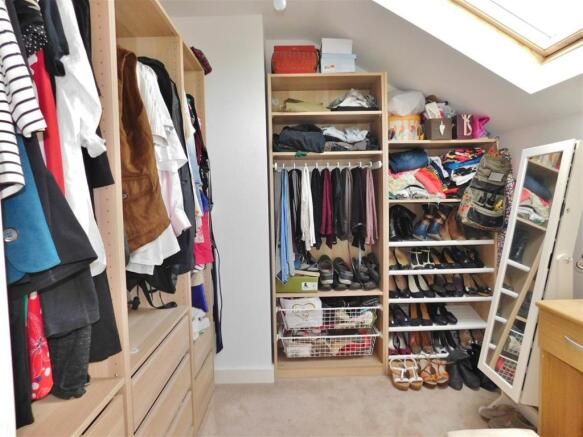Walk in Wardrobe 1