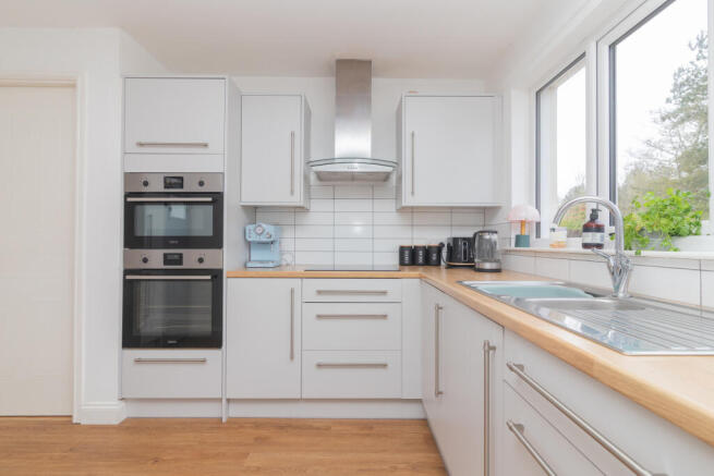 32 torbracken howwood, johnstone pa9 1dy L-10