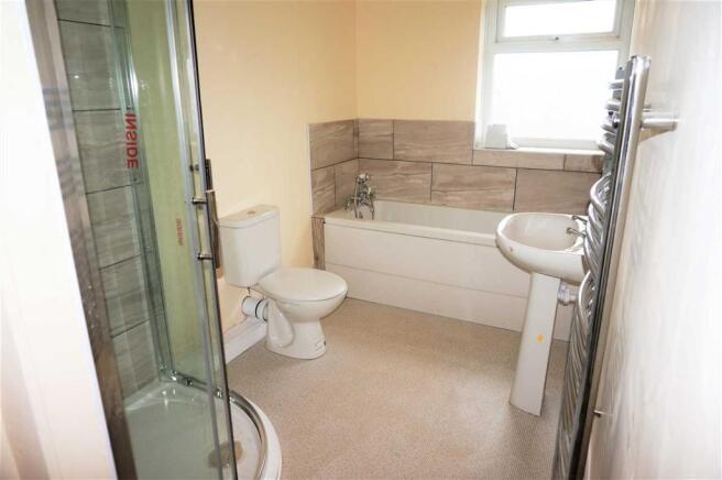 FAMILY BATHROOM :