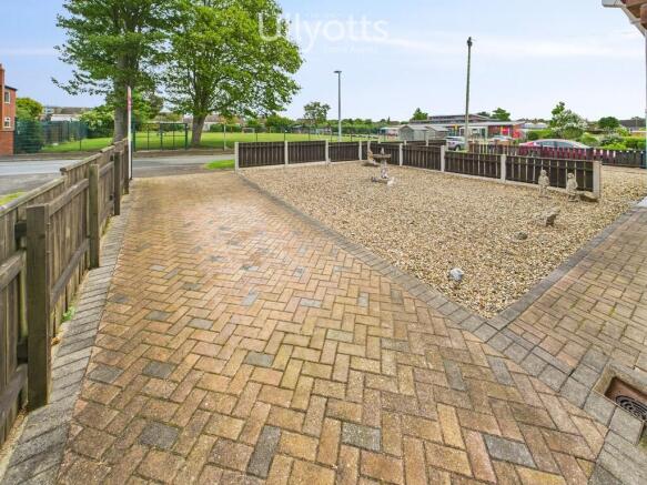 2 bed Semi-Detached Bungalow for sale Image 11
