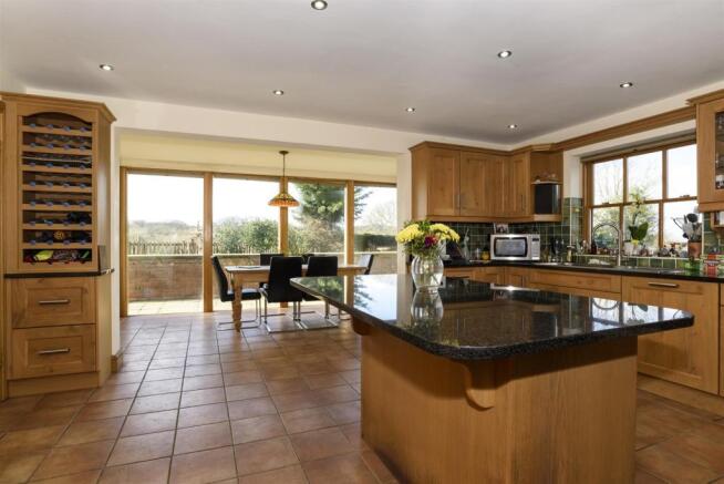 kitchen/dining area