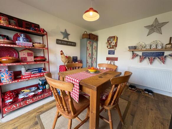4 bed Detached for sale Image 10