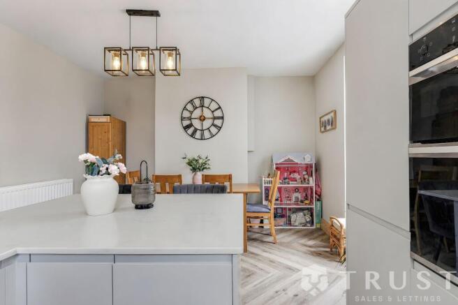 3 bed Semi-Detached for sale Image 3