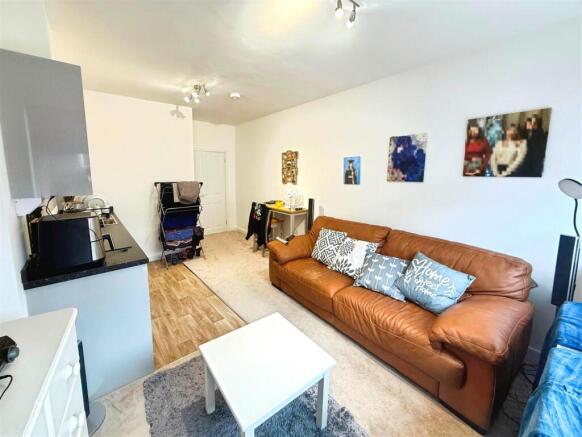 Rushden_High_Street_Flat_1_bedroom_newly_living_ro