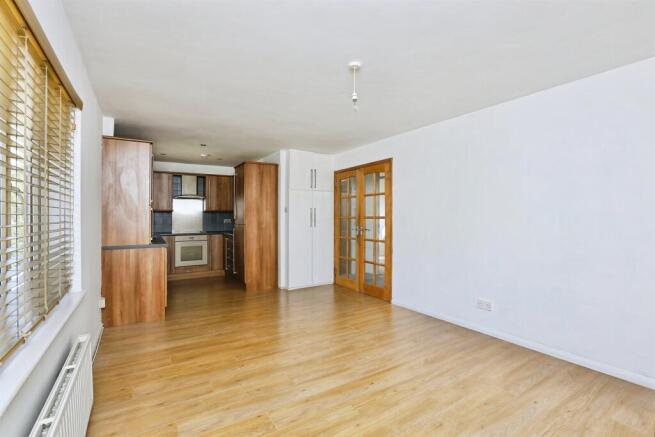 2 bed Ground Flat for sale Image 12