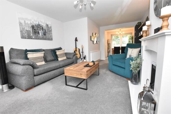 LIVING ROOM AREA