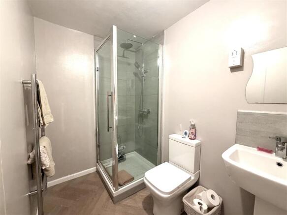 4 bed Semi-Detached for sale Image 8