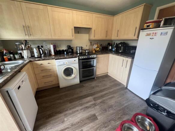 Kitchen 1.jpg