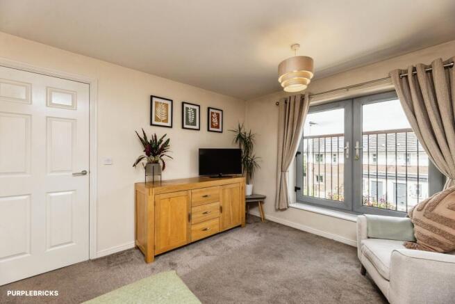 3 bed Town House for sale Image 3