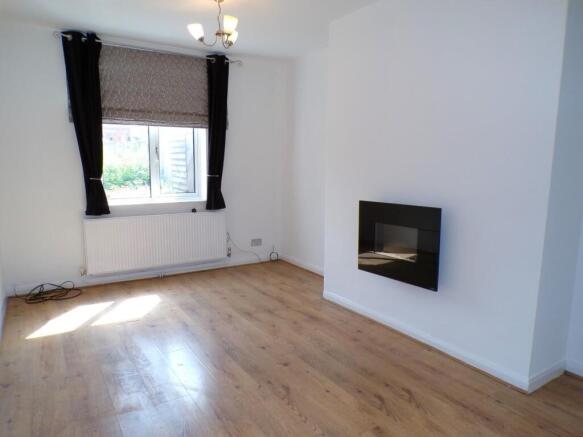 BrierleyAve16lnge2.JPG
