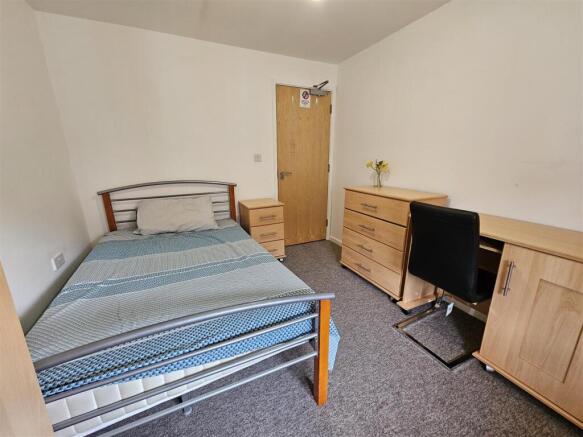 Flat 5 Room1 B.jpg