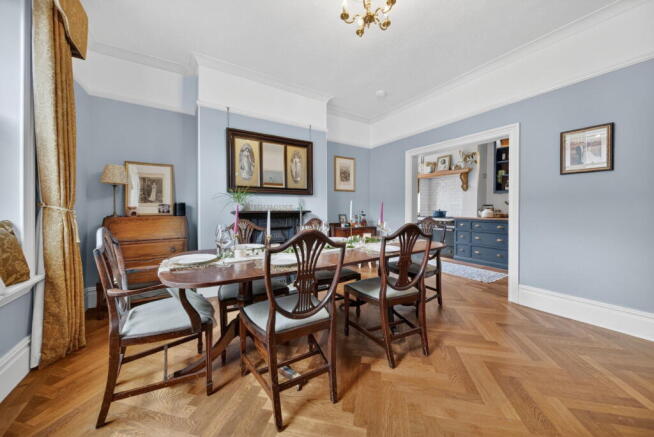 4 bed Semi-Detached for sale Image 8