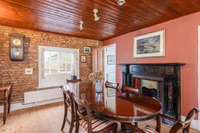 5 bed Detached for sale Image 11