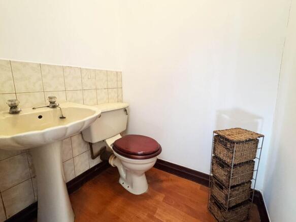 4 bed Detached Bungalow to rent Image 11