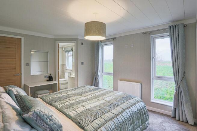 2 bed Park Home for sale Image 12