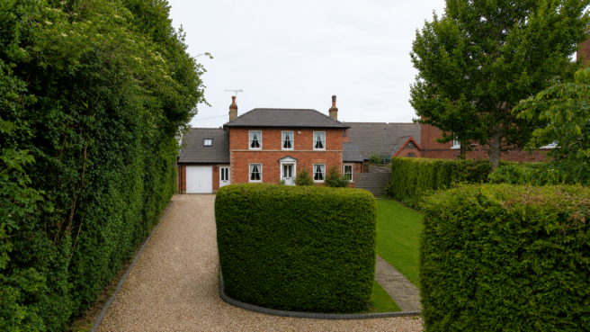 4 bed Detached for sale Image 10