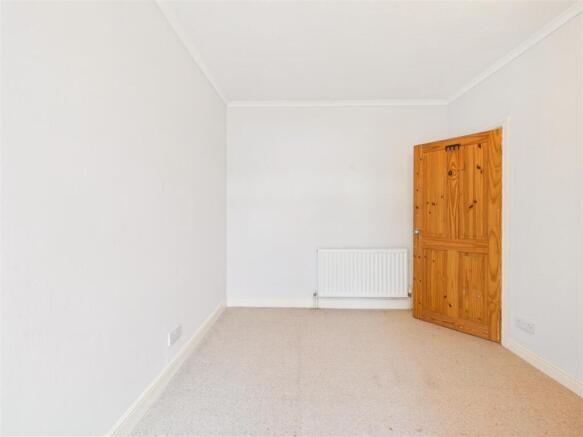 3 bed Terraced for sale Image 9