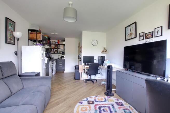 KITCHEN/LIVING ROOM