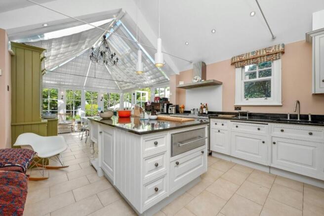 Kitchen/B'fast Room