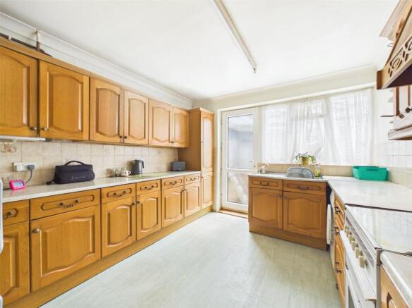 27, Flambard Avenue, Christchurch, Dorset, BH23 photo 4