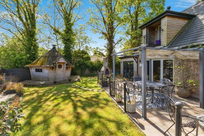4 bed Detached for sale Image 11