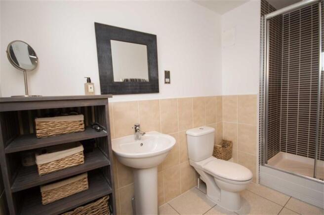En-suite to Bedroom 