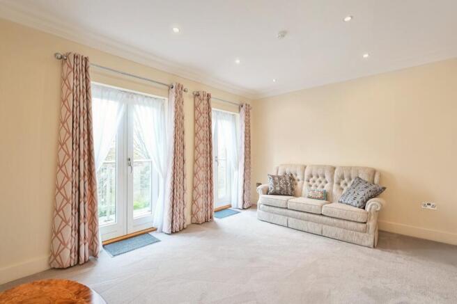 4 bed Town House for sale Image 5