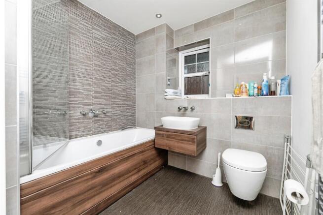 4 bed Detached for sale Image 6