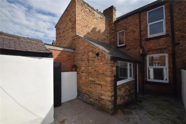 2 bed Terraced to rent Image 10