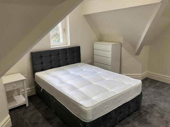 2 bed Apartment to rent Image 5