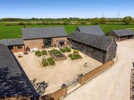 Cutlers Barn, Cutlers Farm, Newlands Lane, Purbrook PO7 6TN