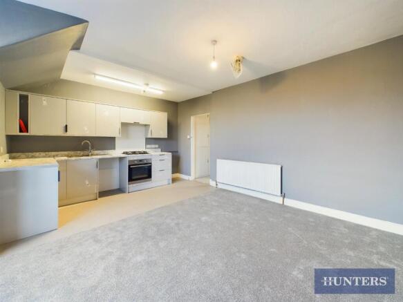 2 bed Apartment to rent Image 4