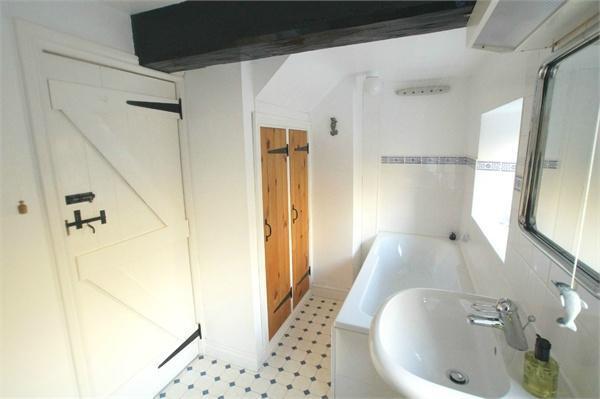 Bathroom (b)