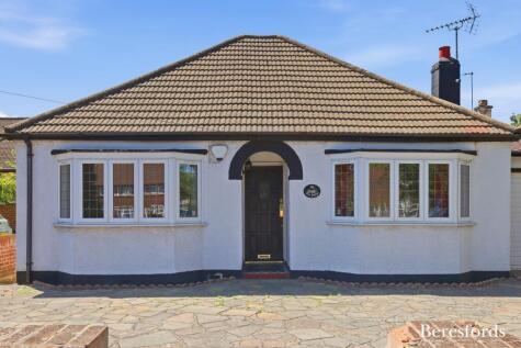Straight Road, Romford, RM3