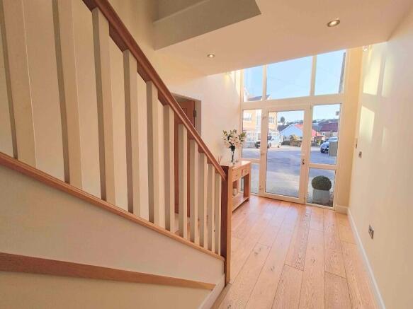 5 bed Detached for sale Image 5